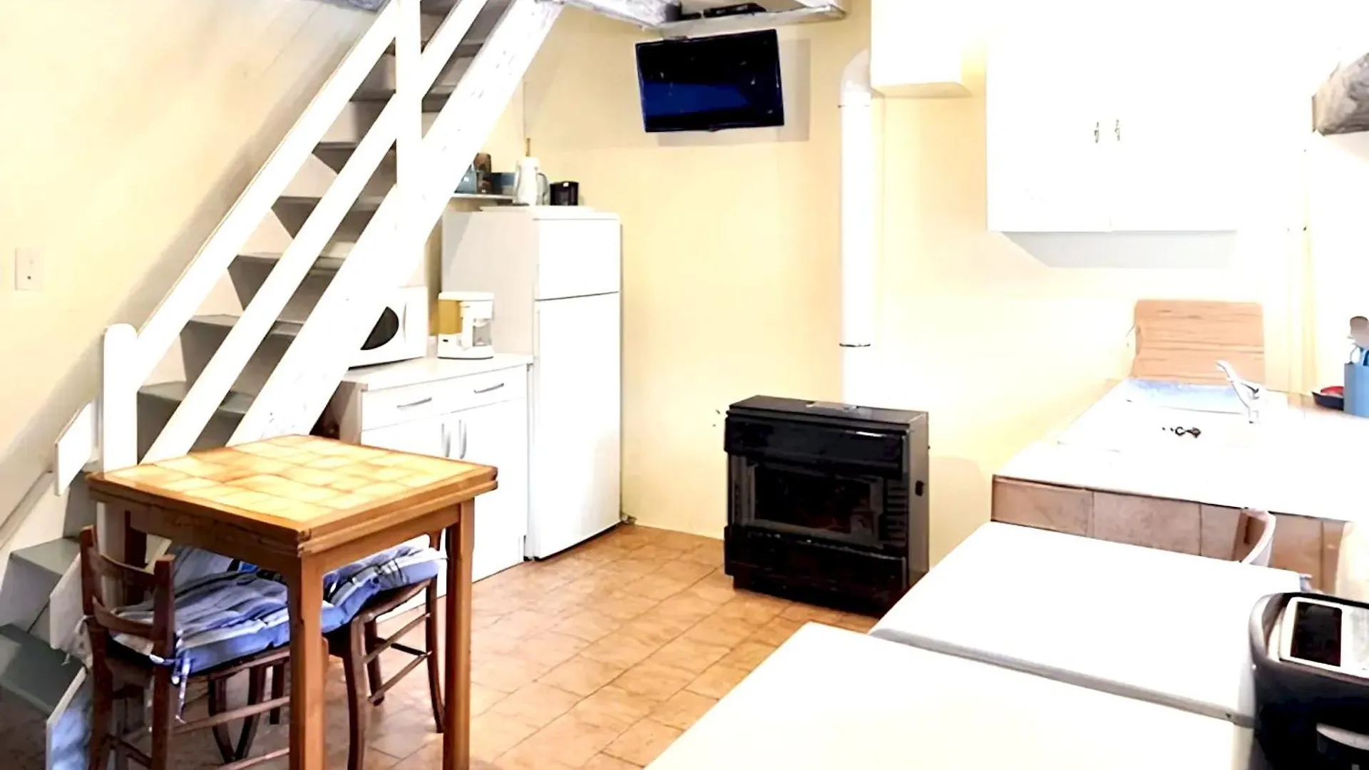 Maison Cosy Avec Vue Sur La Montagne A Dompnac, Cheminee France